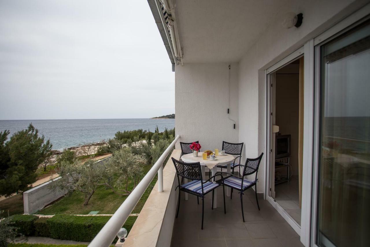 Apartments Gloria Примоштен Екстер'єр фото