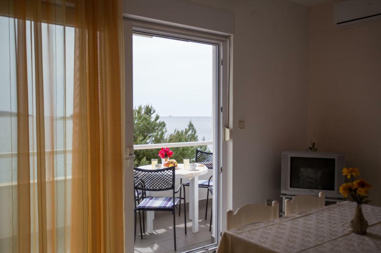 Apartments Gloria Примоштен Екстер'єр фото