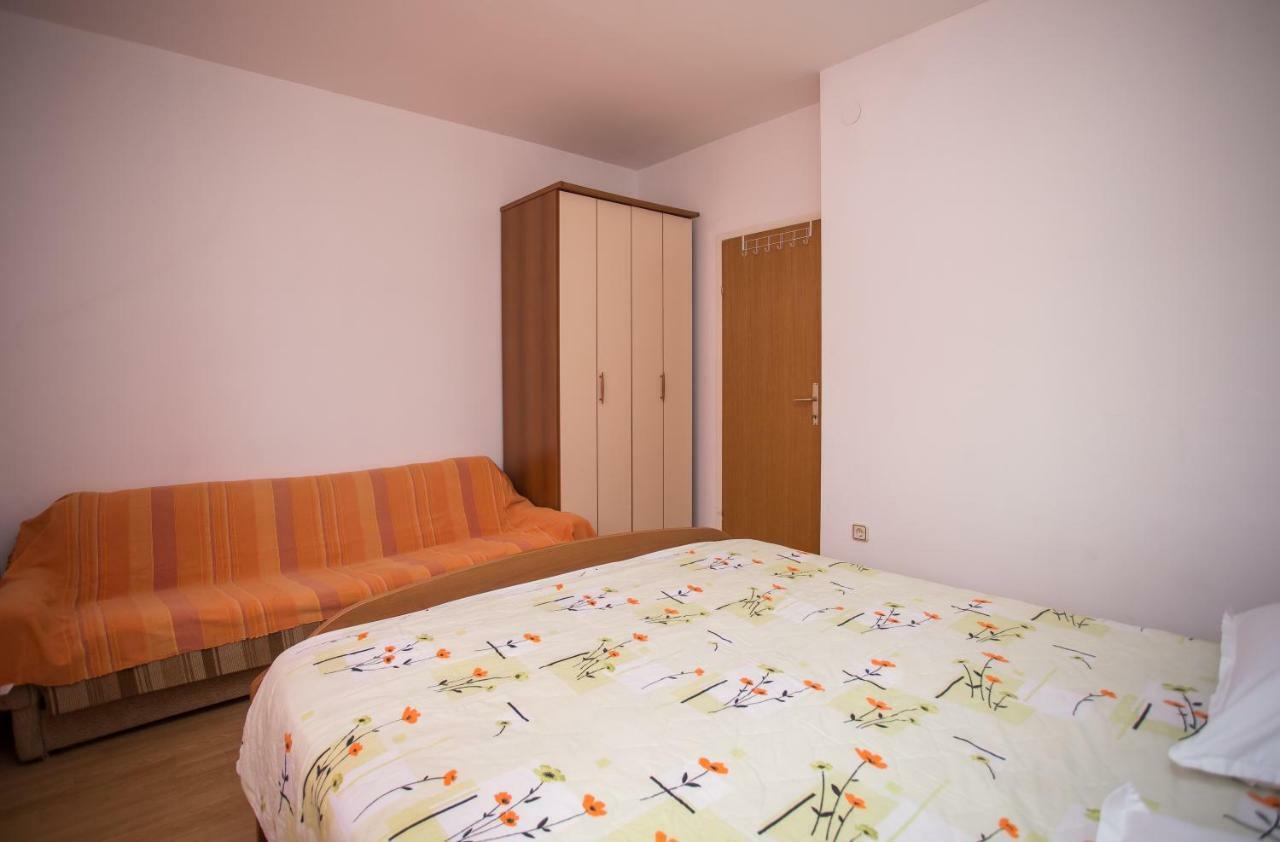 Apartments Gloria Примоштен Екстер'єр фото
