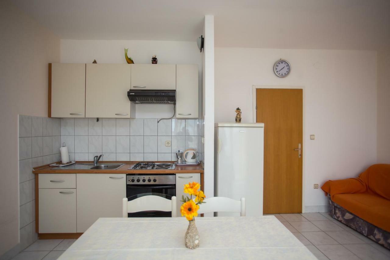 Apartments Gloria Примоштен Екстер'єр фото