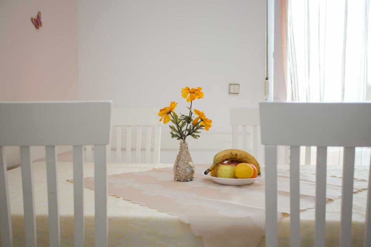 Apartments Gloria Примоштен Екстер'єр фото