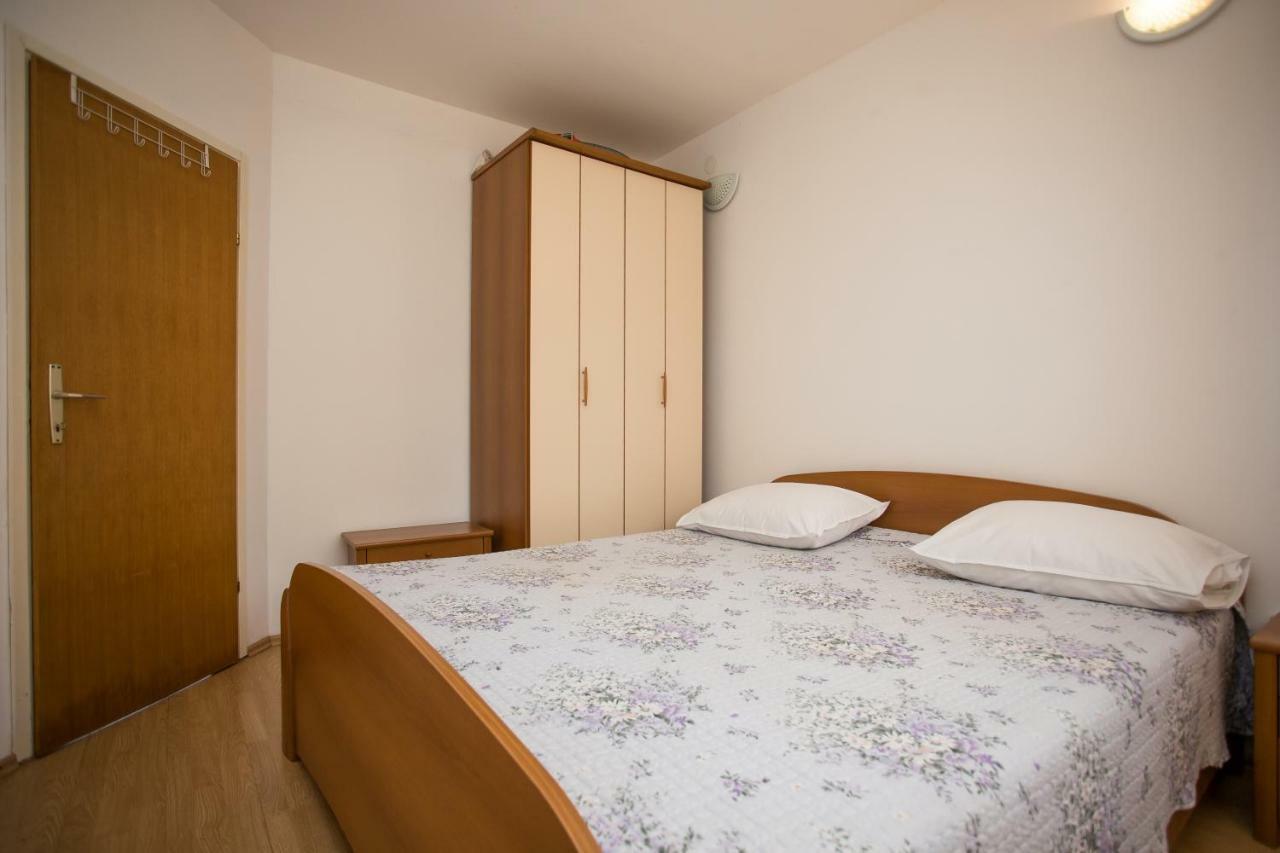 Apartments Gloria Примоштен Екстер'єр фото