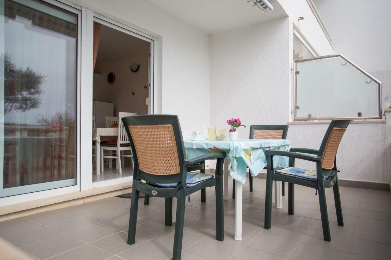 Apartments Gloria Примоштен Екстер'єр фото