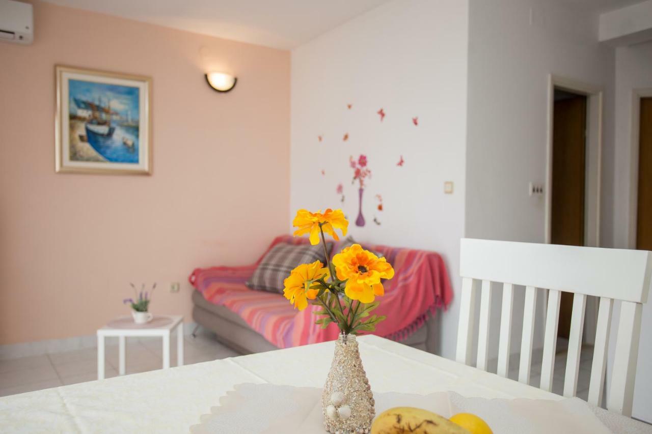Apartments Gloria Примоштен Екстер'єр фото