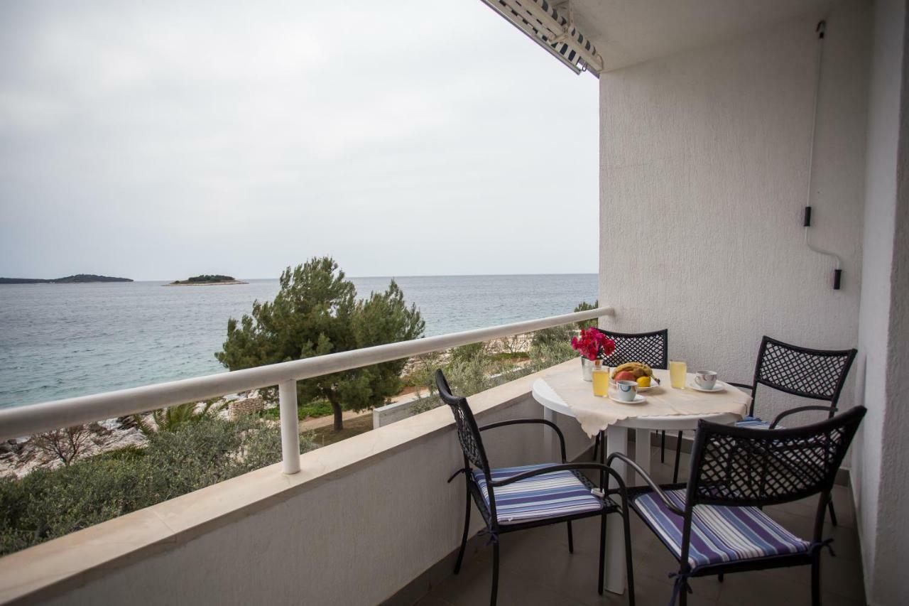Apartments Gloria Примоштен Екстер'єр фото