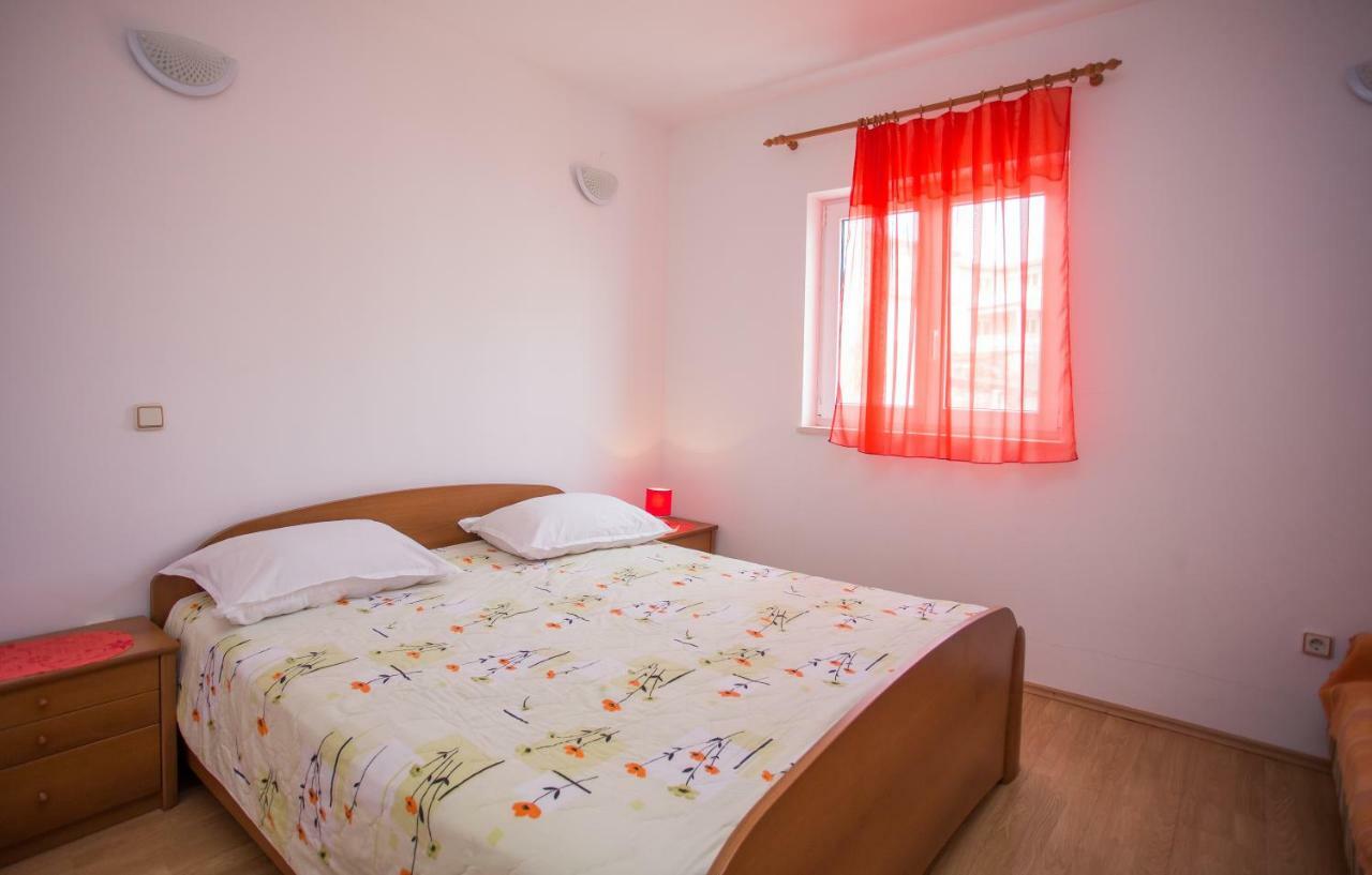 Apartments Gloria Примоштен Екстер'єр фото