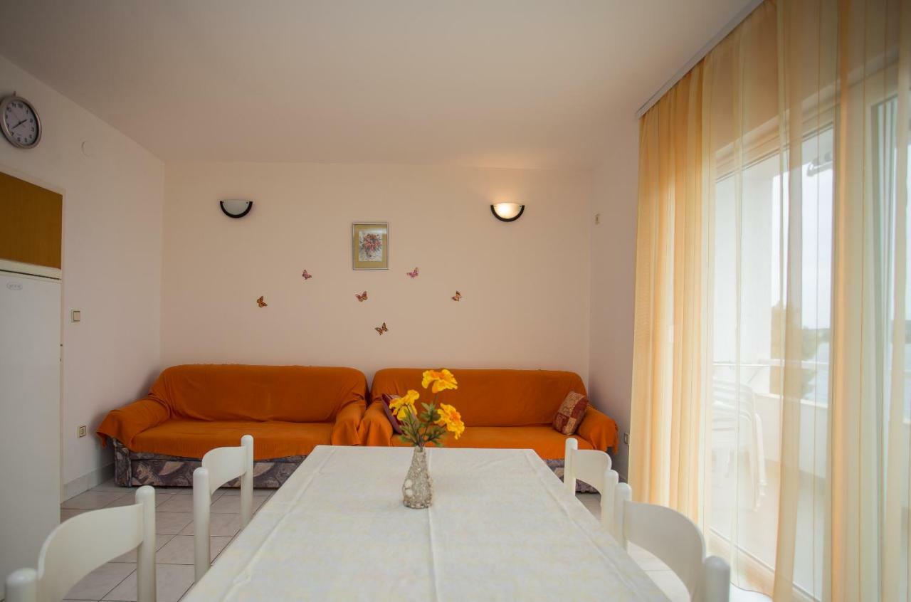 Apartments Gloria Примоштен Екстер'єр фото