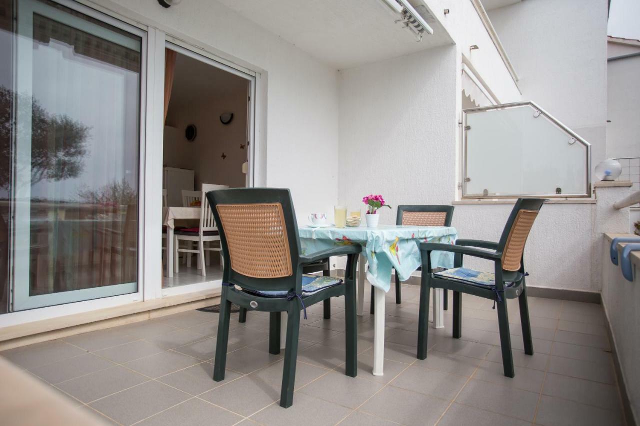 Apartments Gloria Примоштен Екстер'єр фото